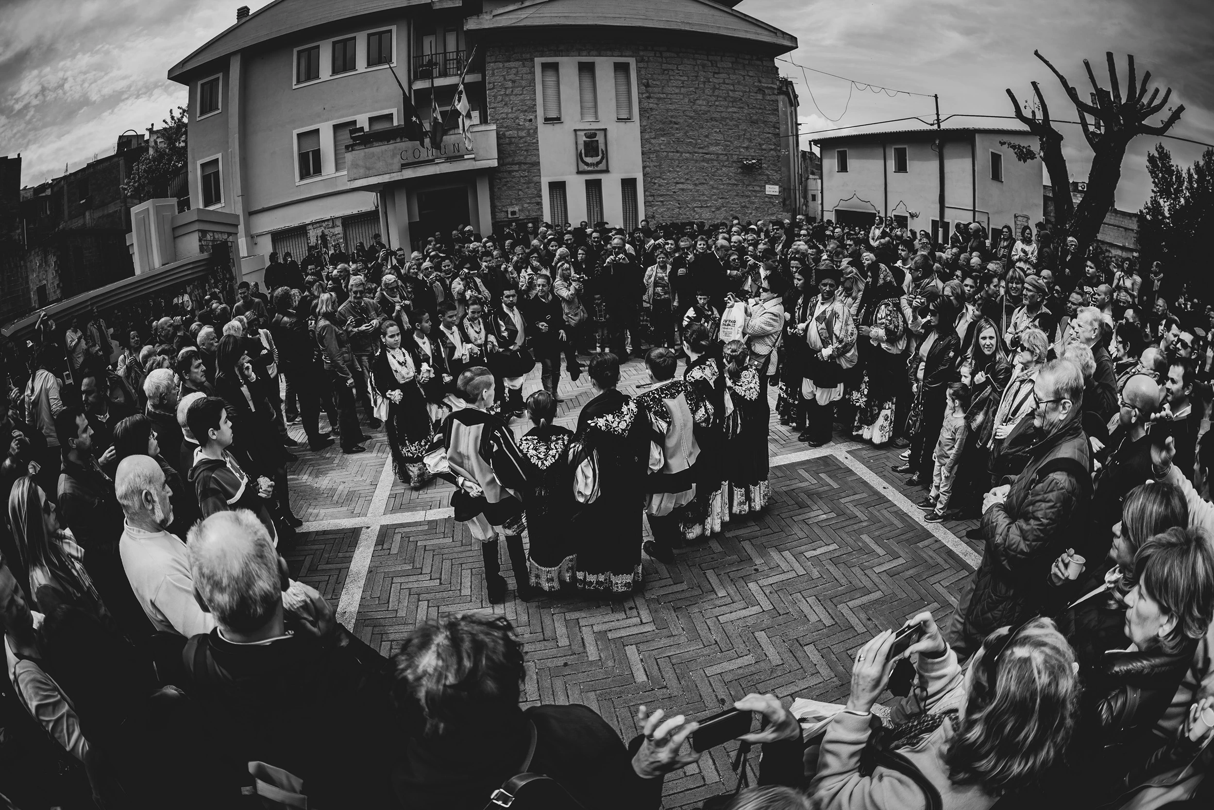 The round dance at the centre of the square, ringed by spectators.